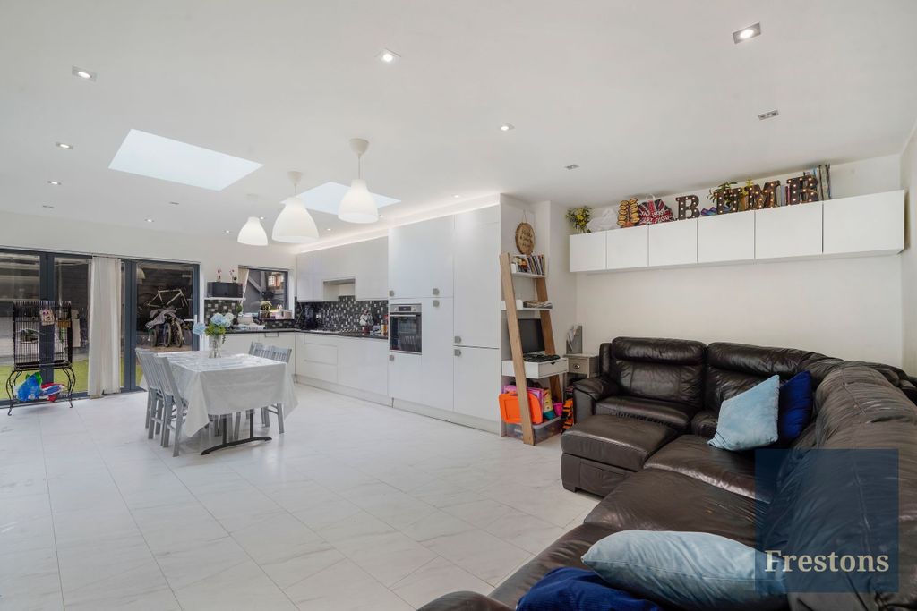 Property photo 2 of 15