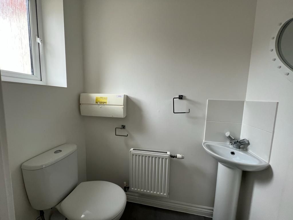 Property photo 3 of 10 Cloakroom/wc