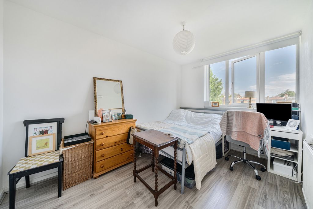 Property photo 3 of 19 1325762-6-687A253...