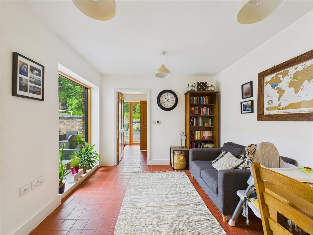 Property photo 3 of 14 Dining Area / Snug