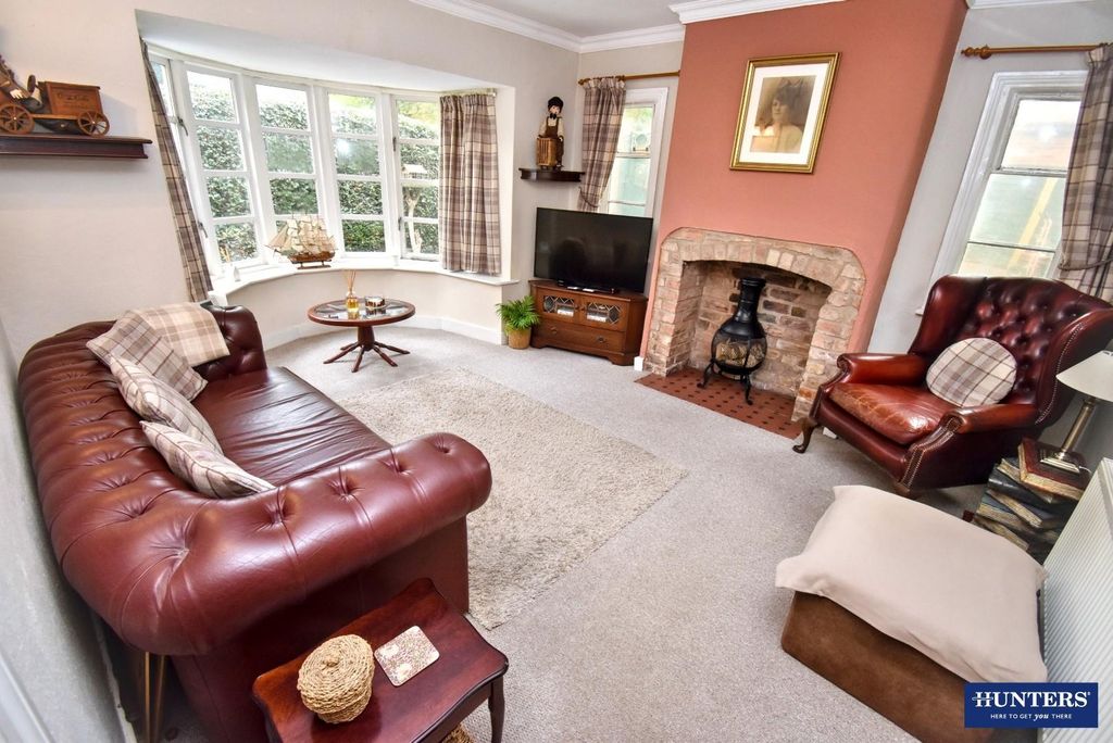 Property photo 2 of 17 Lounge