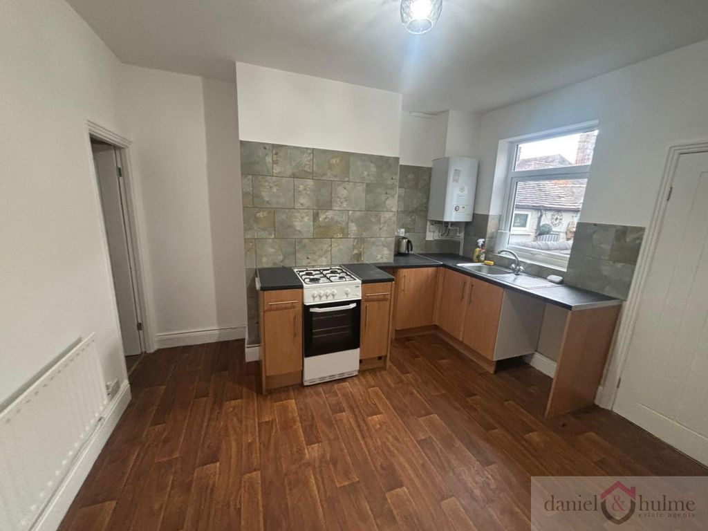 Property photo 3 of 16 F4731Efb-04ee-40B1-Ab77-0743Eeba7Ece