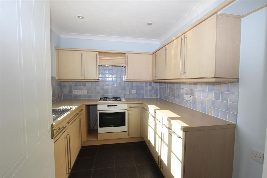 Property photo 3 of 13 Kitchen