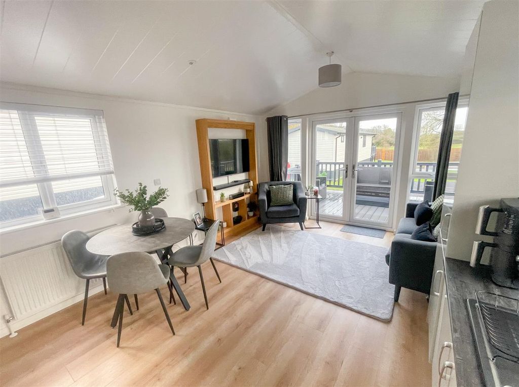 Property photo 2 of 12 Open Plan Living