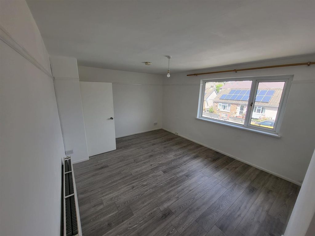 Property photo 2 of 8 4.Jpg