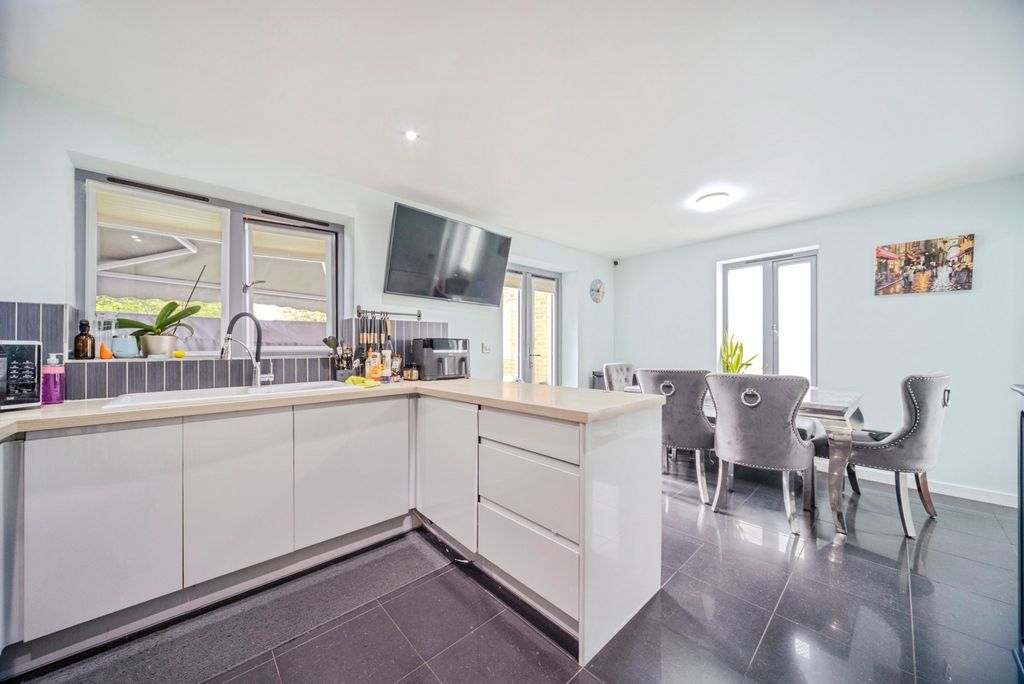 Property photo 1 of 19 Pbox-Img.Jpg