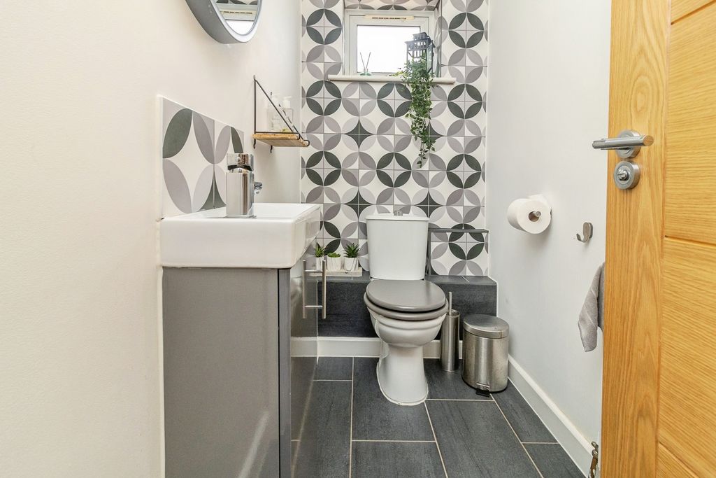 Property photo 2 of 28 Pbox-Img.Jpg