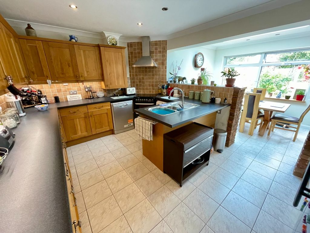 Property photo 3 of 17 4469733