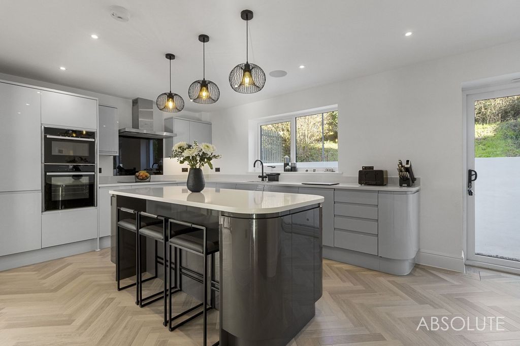 Property photo 3 of 56