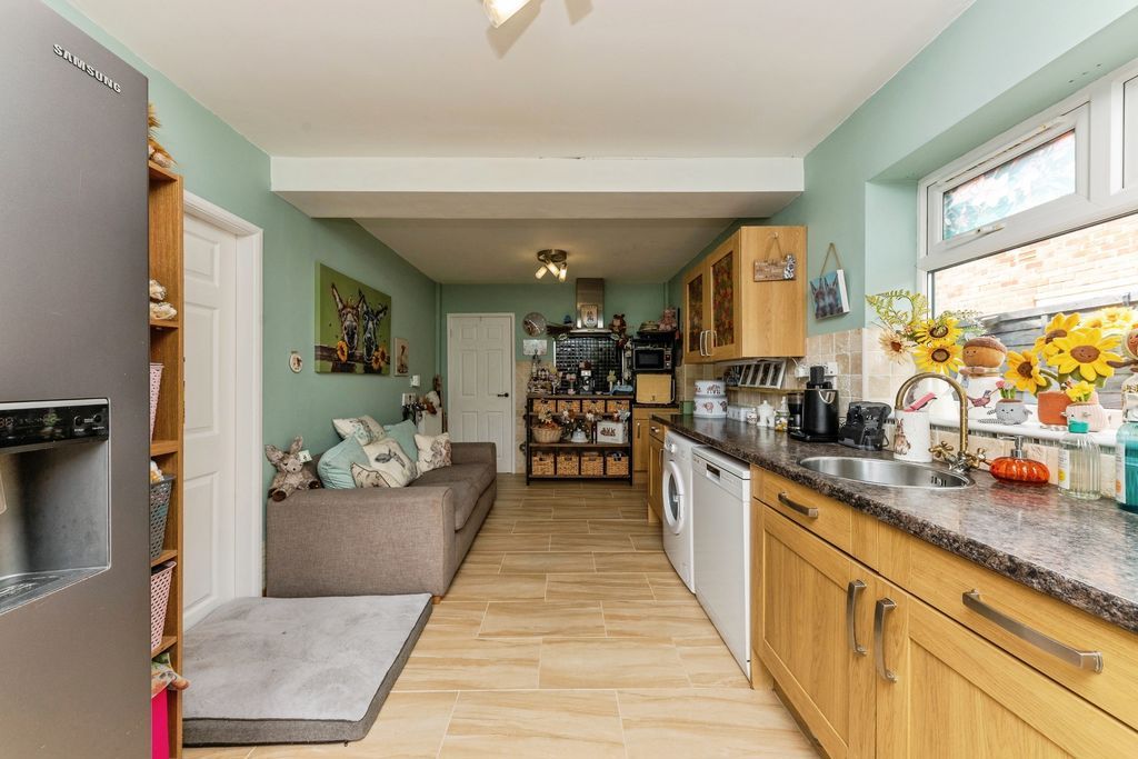 Property photo 3 of 15 Kitchen