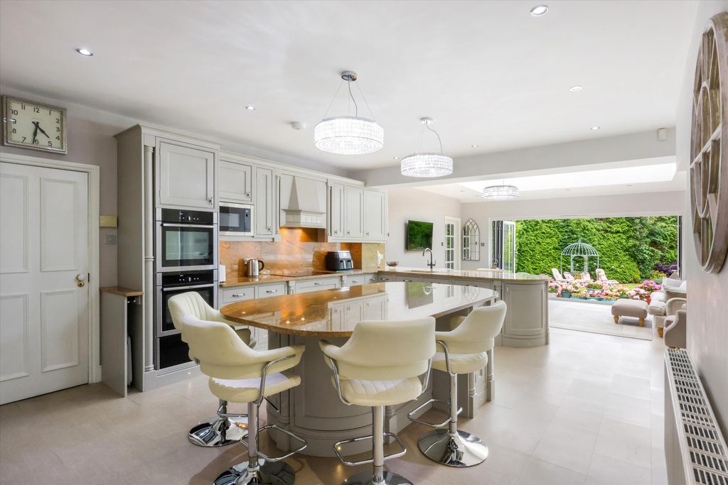 Property photo 2 of 28 Image