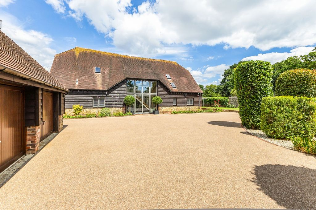 Property photo 2 of 24 Hewarts Barn
