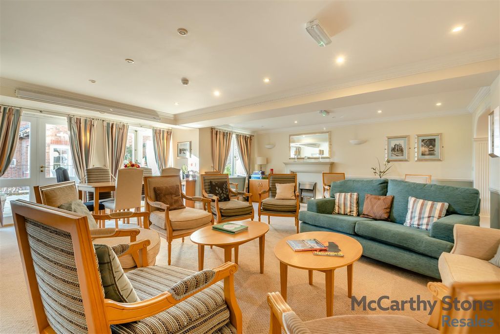 Property photo 2 of 12 8672121-Interior14.Jpg