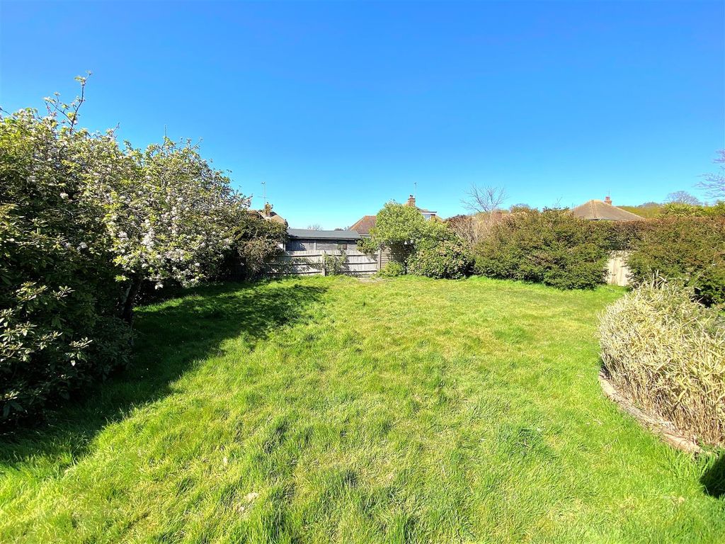 Property photo 2 of 12 21 Jevington Close - Garden2.Jpg