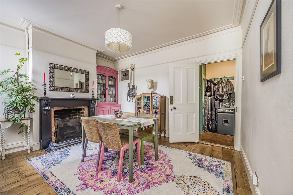 Property photo 2 of 15 26 Burlington Road, Copnor-Porticomarketing-Soldby