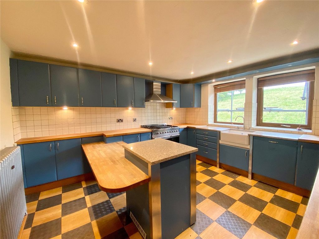 Property photo 2 of 14 Kitchen