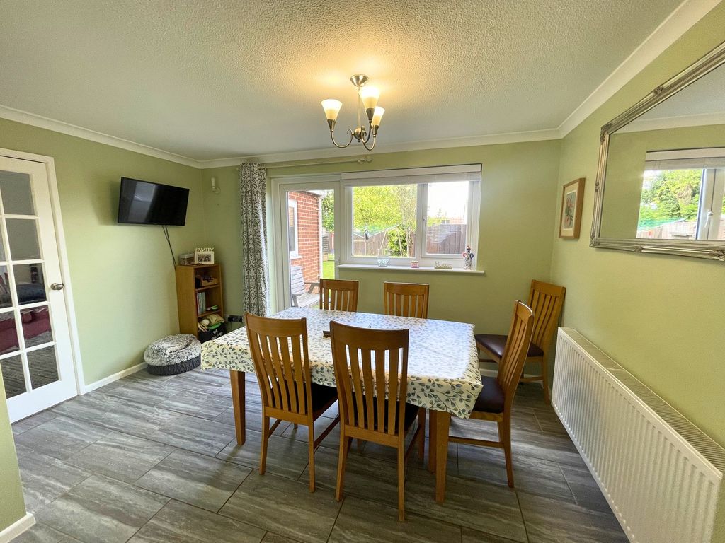 Property photo 3 of 26 Dining Room