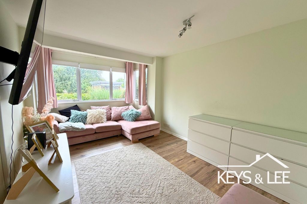 Property photo 2 of 9 4380603