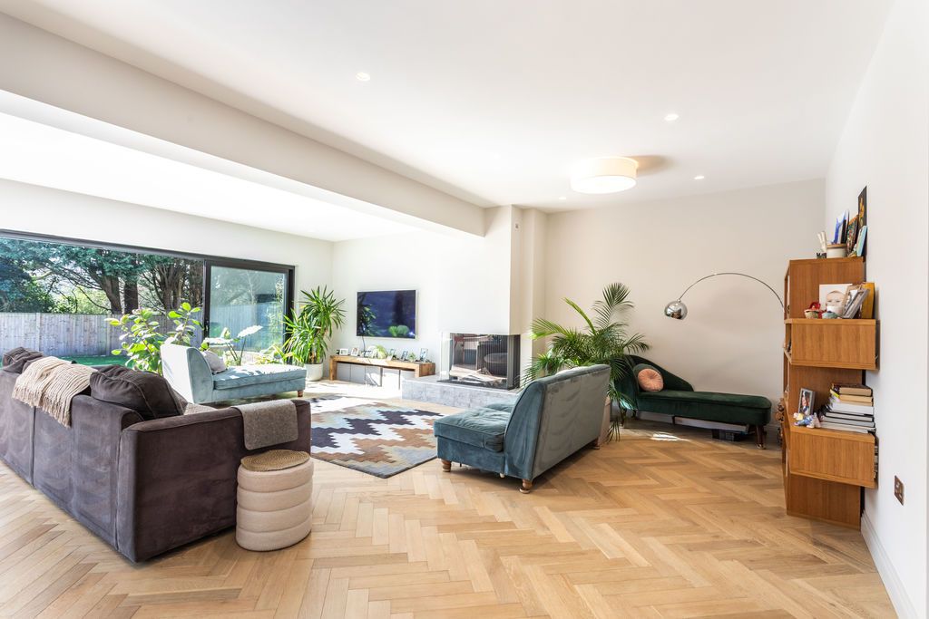 Property photo 2 of 44 Photo 11