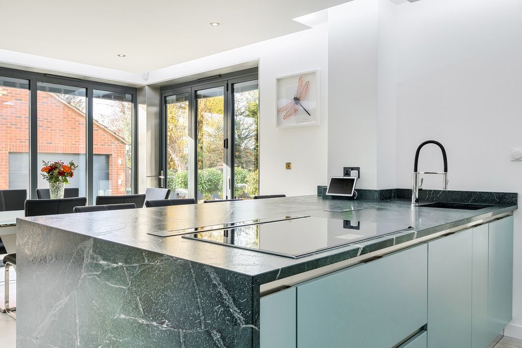 Property photo 3 of 32