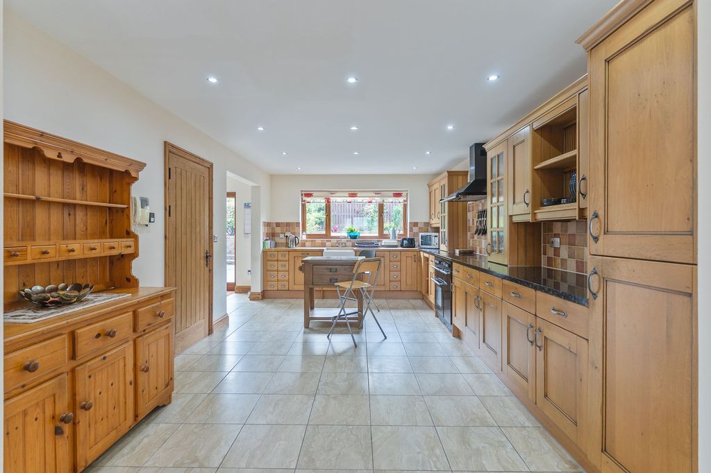 Property photo 3 of 42