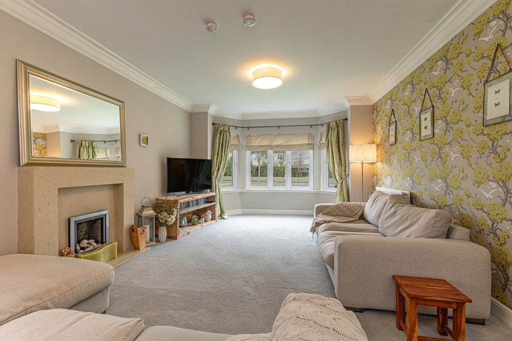 Property photo 2 of 42 Sitting Room