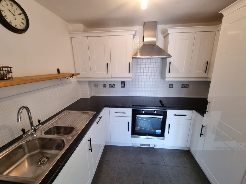 Property photo 3 of 28