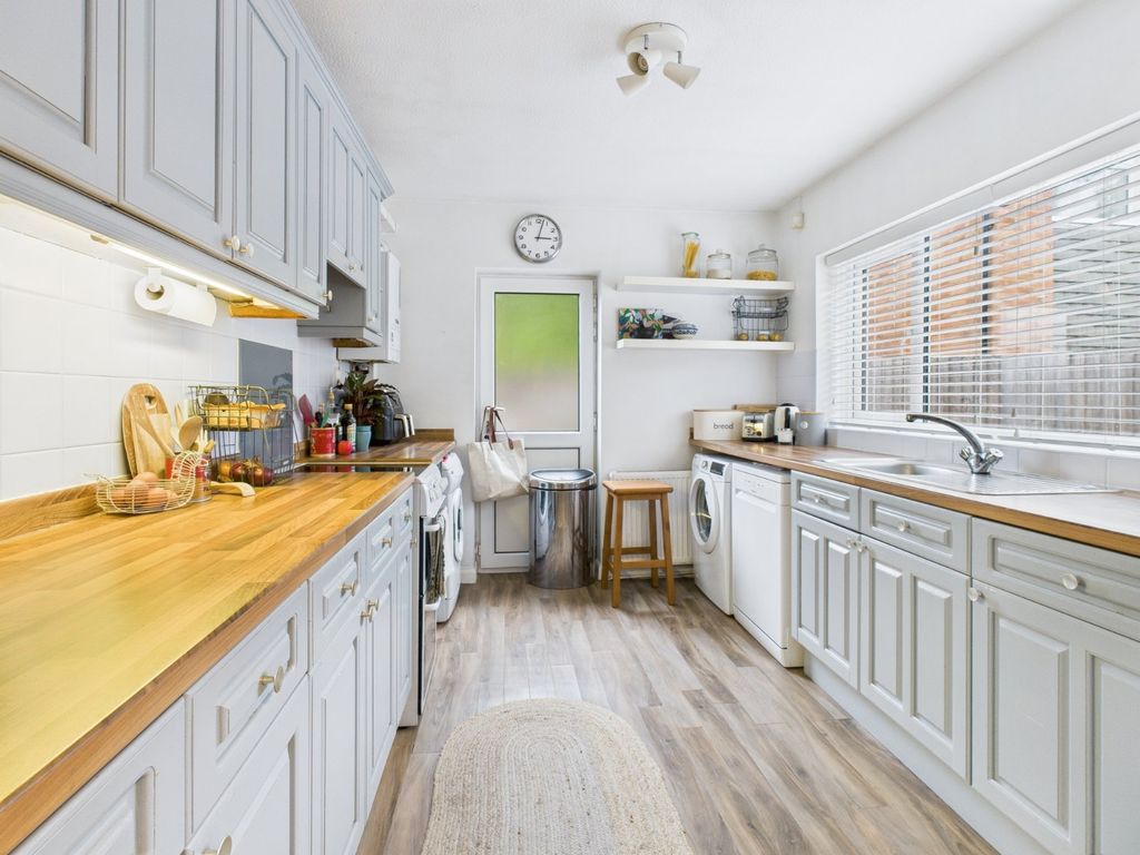 Property photo 2 of 14 Kitchen