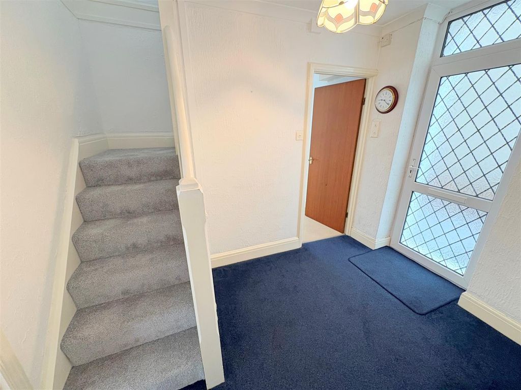 Property photo 2 of 28 Entrance Hallway
