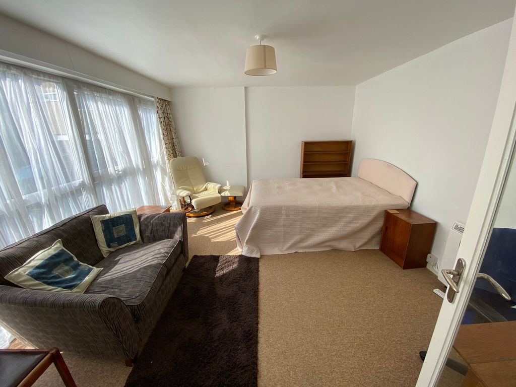 Property photo 3 of 5