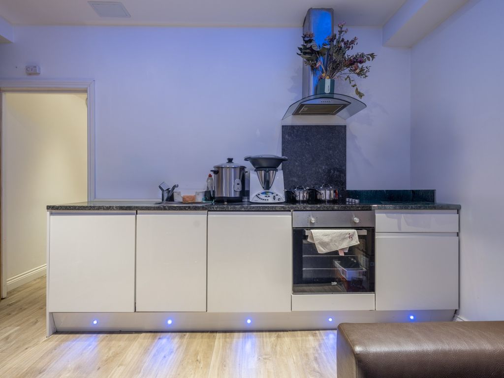 Property photo 3 of 6 3930543