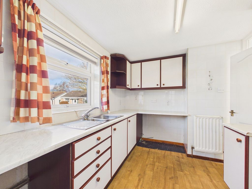 Property photo 3 of 11 Kitchen