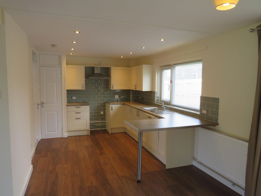 Property photo 2 of 9 Kitchen