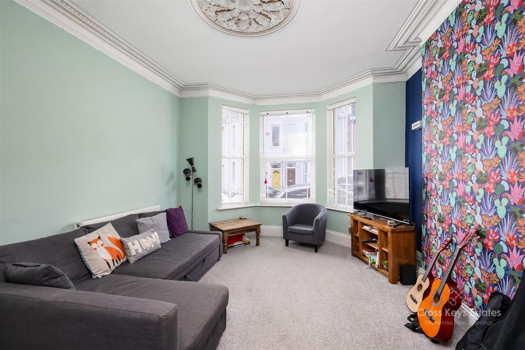 Property photo 2 of 17 Sitting Room
