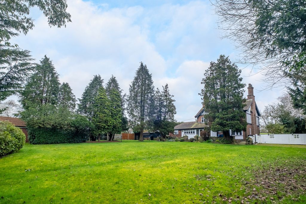 Property photo 2 of 42