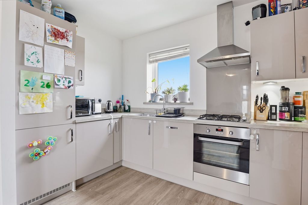 Property photo 3 of 9 Kitchen