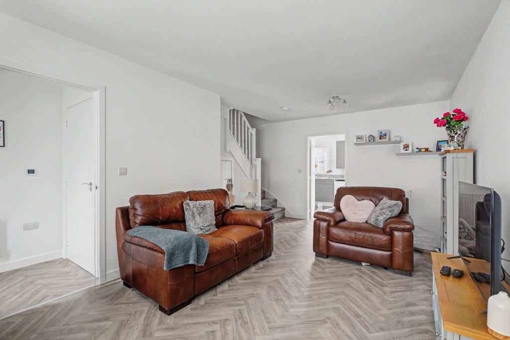 Property photo 2 of 13 4901625