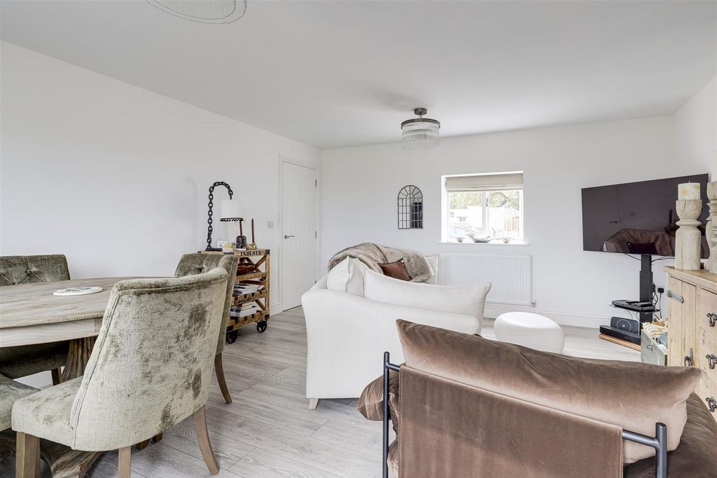 Property photo 3 of 27