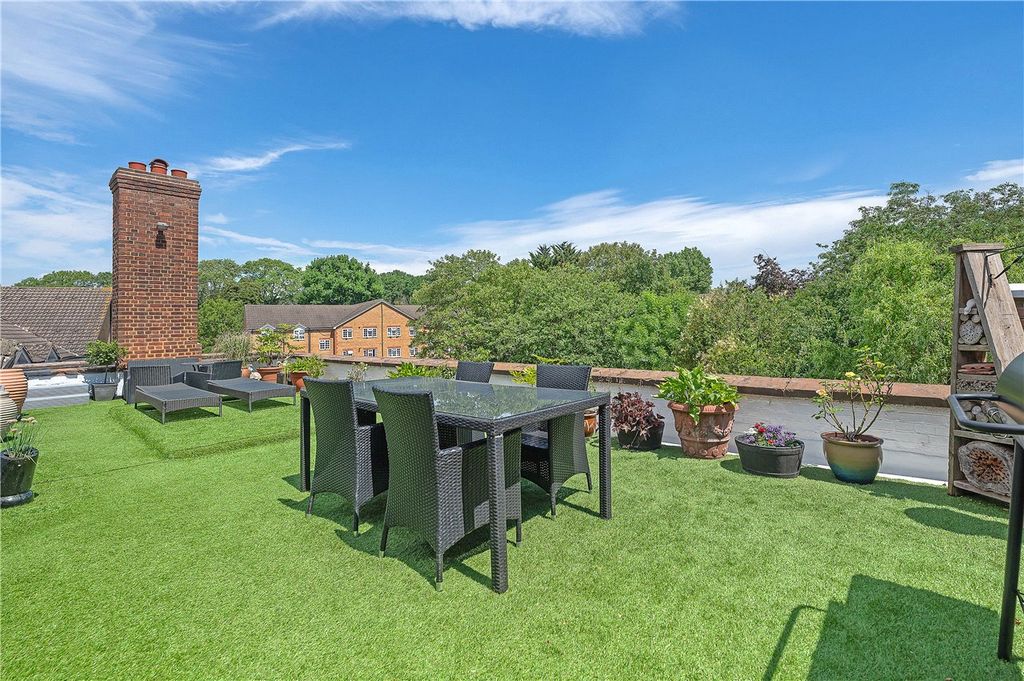 Property photo 2 of 9 Outside