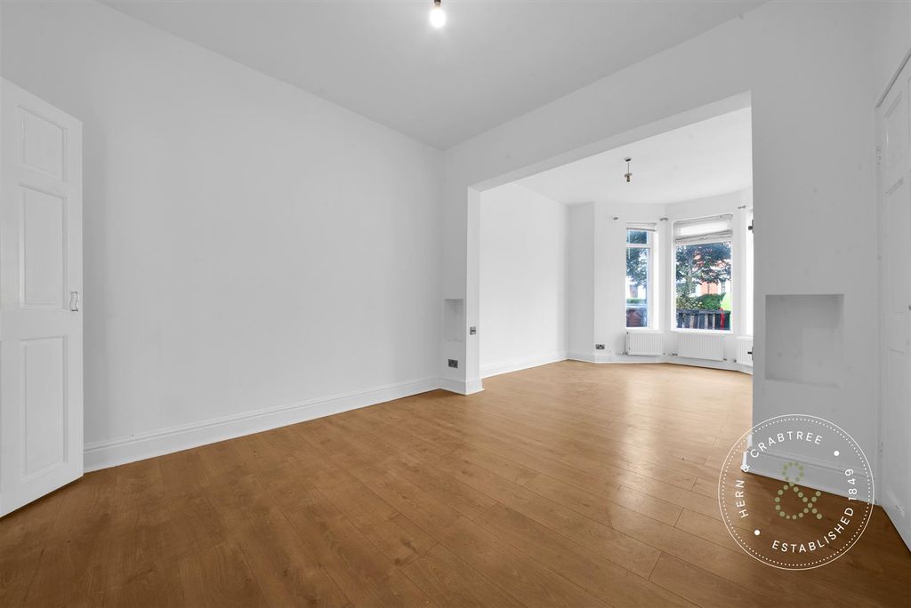 Property photo 2 of 25 Cowbridge-Road-East-16.Jpg