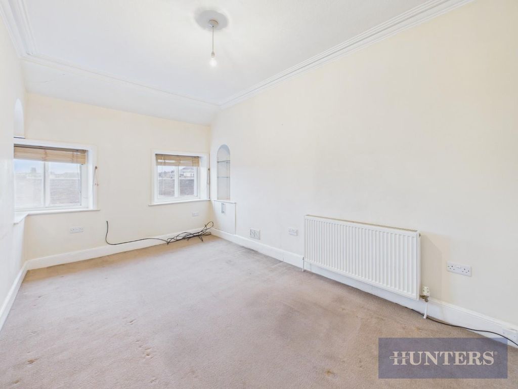 Property photo 2 of 12 Cam05316G0-Pr0253-Still006.Jpg