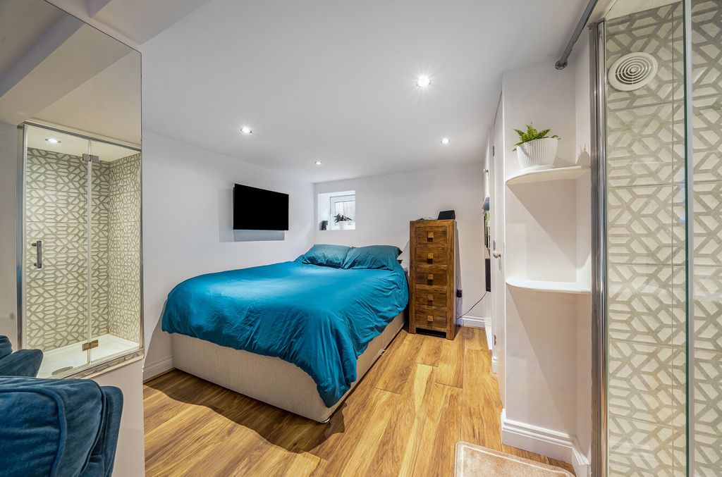 Property photo 3 of 10 1358142-6-68d1727...