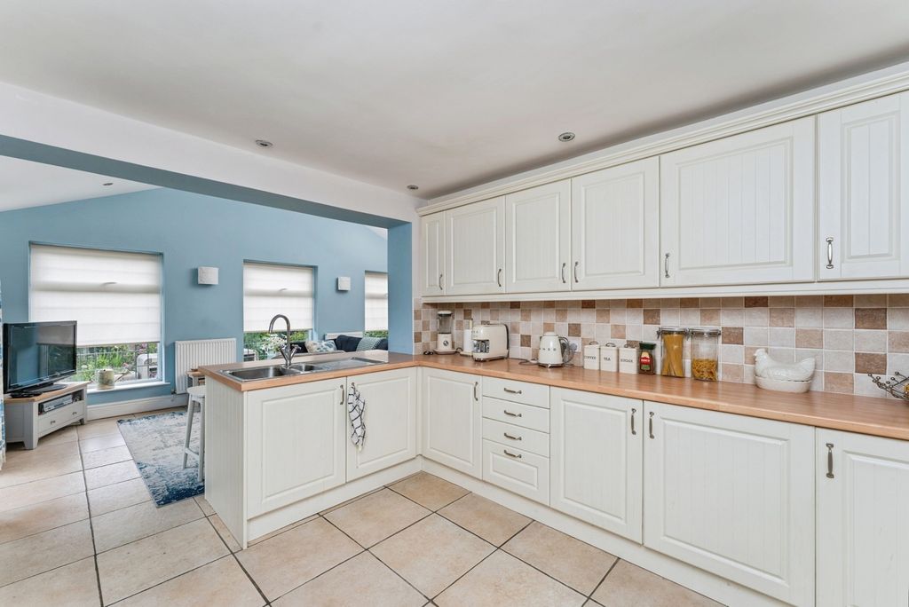 Property photo 2 of 17 Kitchen/Family Room