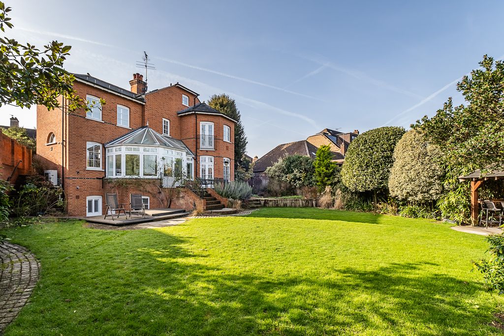 Property photo 1 of 18