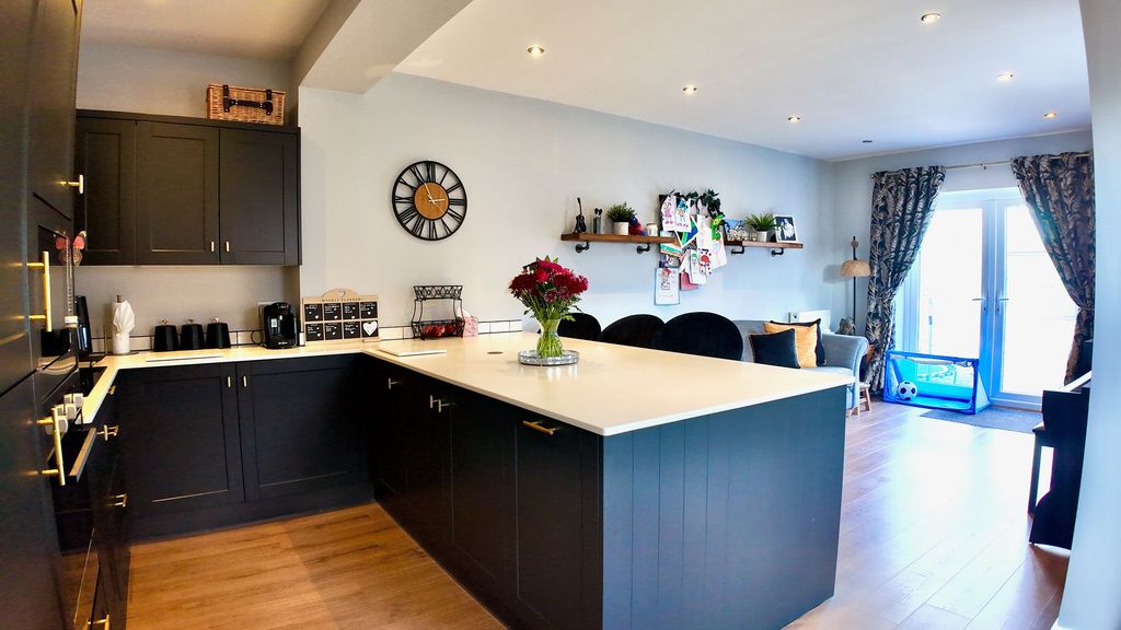 Property photo 3 of 24