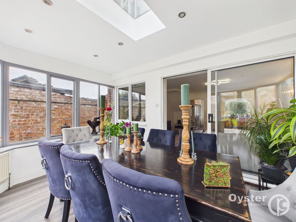Property photo 3 of 18 Dining Area