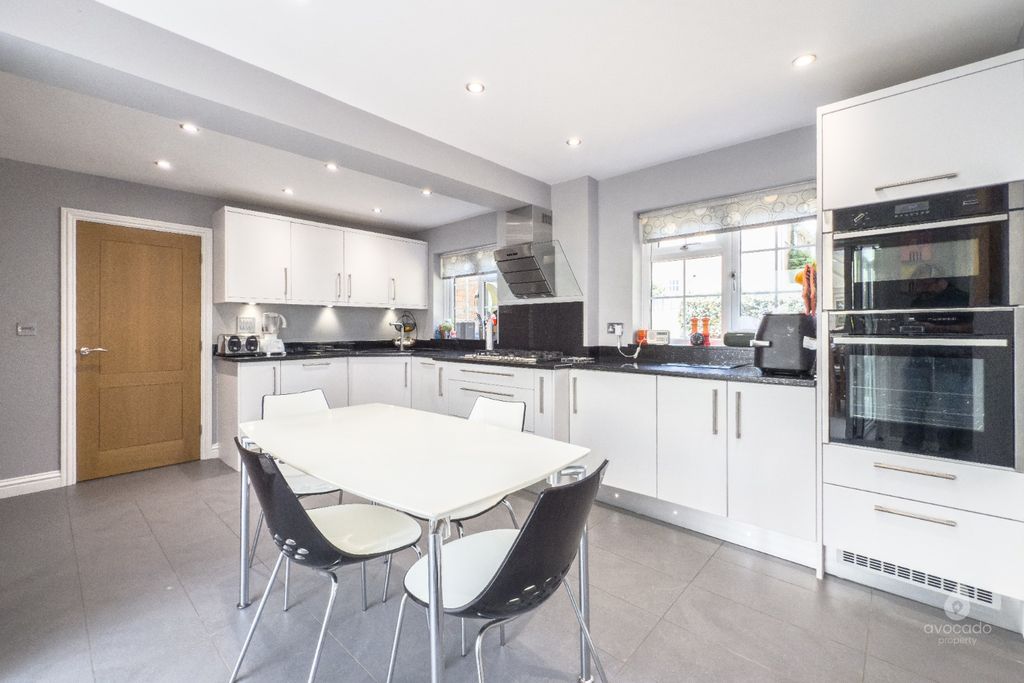 Property photo 3 of 30 4386128
