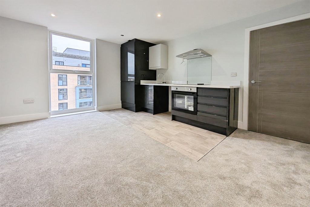 Property photo 2 of 4 (Thumbnail)