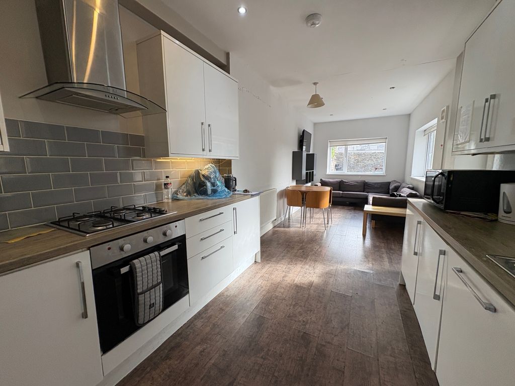 Property photo 1 of 11 803764A6-B263-4F51-95A9-56F0787c24E7