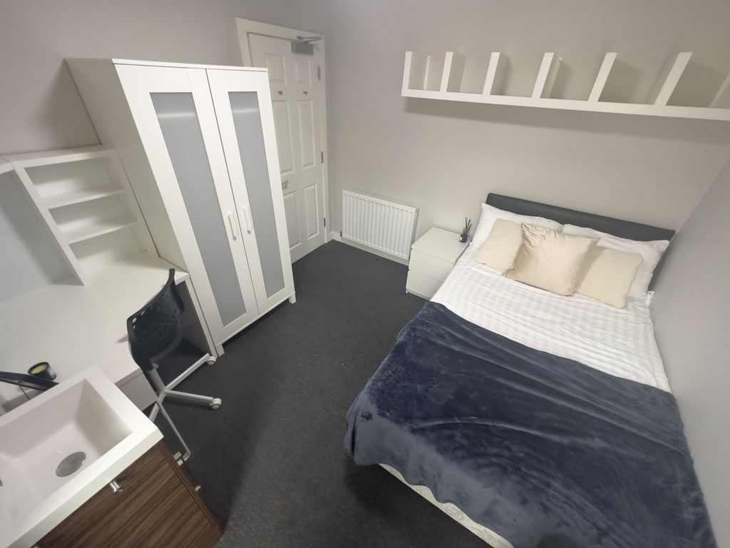 Property photo 3 of 13 7